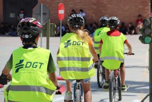 Niños y niñas participando en las jornadas de educación vial