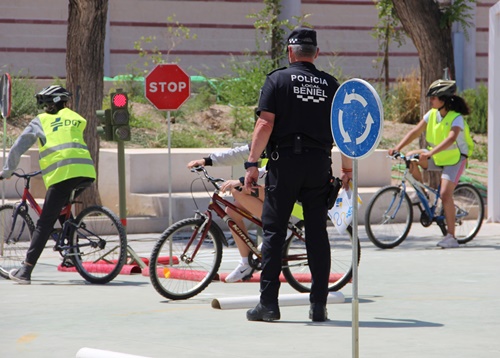 Niños y niñas participan en las jornadas de educación vial