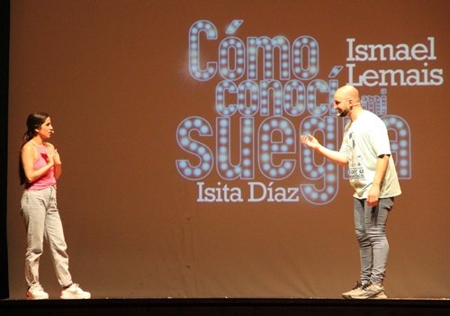 Los cómicos Ismael Lemais e Isita Díaz en su monólogo "Cómo conocí a mi suegra"