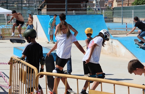 Jóvenes disfrutan del skate park beniel con motivo del evento I Game Of Skate Inclusivo Beniel