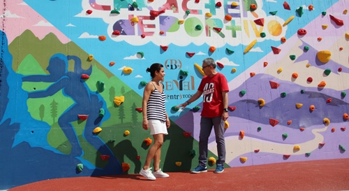 La alcaldesa y el concejal de Deportes visitan el nuevo rocódromo