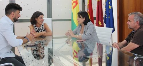 La alcaldesa de Beniel mantiene una reunión con la alcaldesa y el vicealcalde de Orihuela